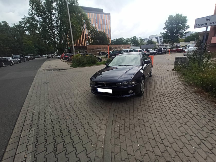 Przykłady nieprawidłowego parkowania