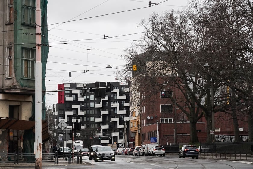 Na 270-metrowym odcinku ulicy Pułaskiego - między Małachowskiego a Kościuszki - do gruntownego remontu jest wszystko: jezdnia, tory i chodniki, a także liczne sieci podziemne