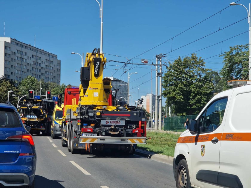Akcja po wypadku na skrzyżowaniu Popowickiej z Białowieską, gdzie zginął rowerzysta