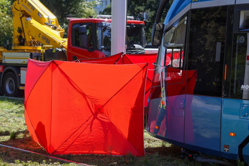 Ulica Popowicka - miejsce tragicznego wypadku, w którym pod kołami tramwaju zginął rowerzysta