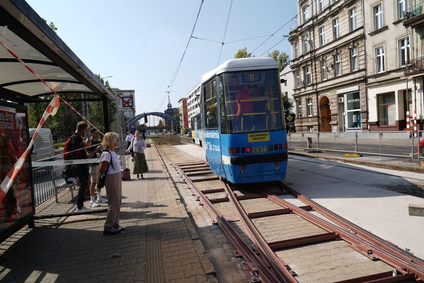 Remont torów na ulicy Grabiszyńskiej na wysokości skrzyżowania z Zaporoską i Szpitalną.