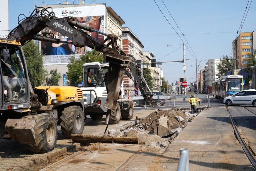 Remont torów na ulicy Grabiszyńskiej na wysokości skrzyżowania z Zaporoską i Szpitalną.