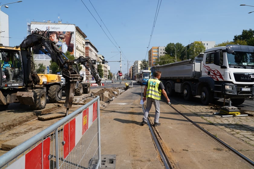 Remont torów na ulicy Grabiszyńskiej na wysokości skrzyżowania z Zaporoską i Szpitalną.