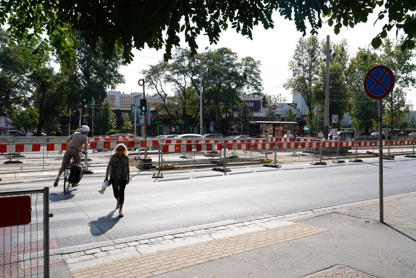Remont torów na ulicy Grabiszyńskiej na wysokości skrzyżowania z Zaporoską i Szpitalną.