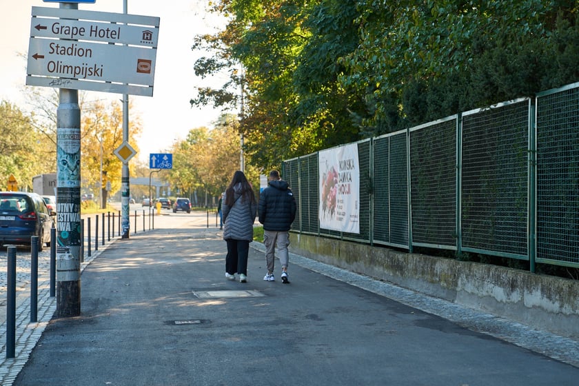 Droga pieszo-rowerowa na ul. Wajdy. Wyremontowany odcinek od mostu Zwierzynieckiego wzdłuż zoo