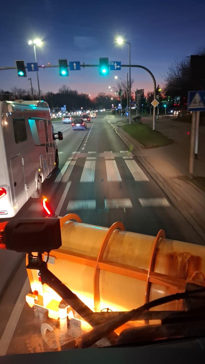 Akcja zima - 29 grudnia 2024 roku na wrocławskie ulice wyruszyło 51 pługosyparek
