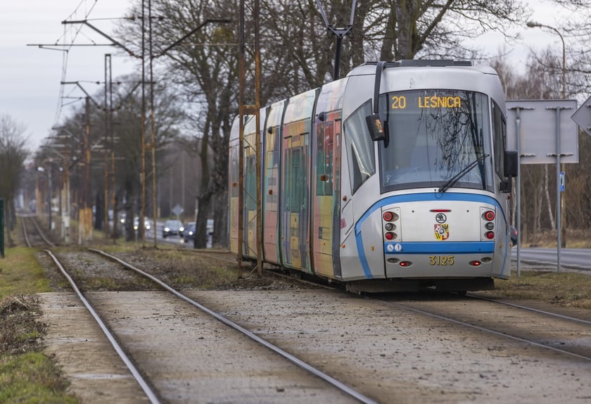 Remontowany będzie odcinek torowiska na ul. Kosmonautów od ul. Jeżowskiej do przystanku "Jeleniogórska". To ostatni fragment trasy na Leśnicę, który jest w złym stanie