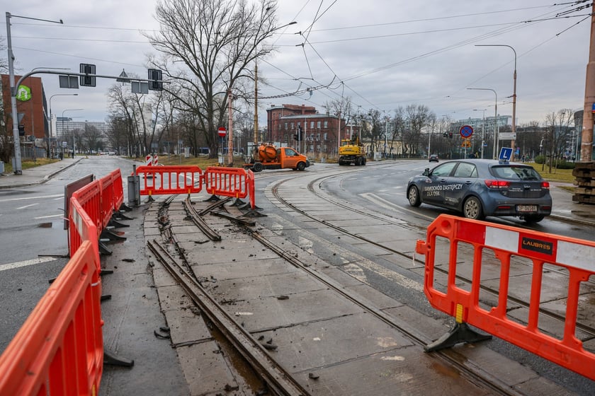 Remont torowiska na skrzyżowaniu Borowskiej i Glinianej