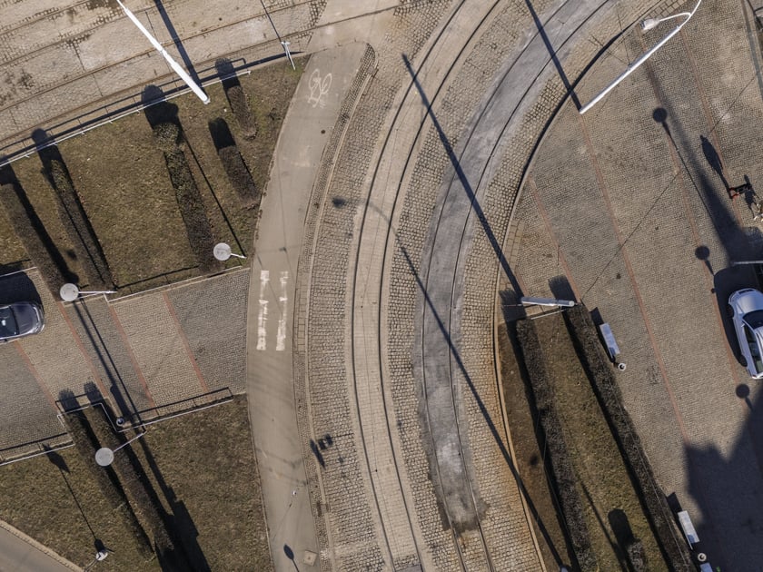 Prace na placu Powstańców Wielkopolskich jeszcze trwają, ale od soboty 22 lutego już korzysta z niego komunikacja miejska