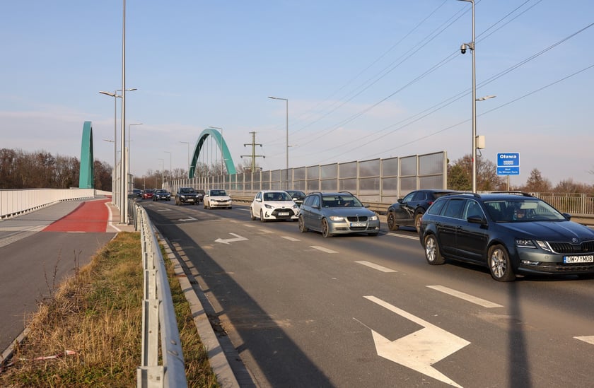 Zjazd z alei Wielkiej Wyspy w ulicę Wilczą
