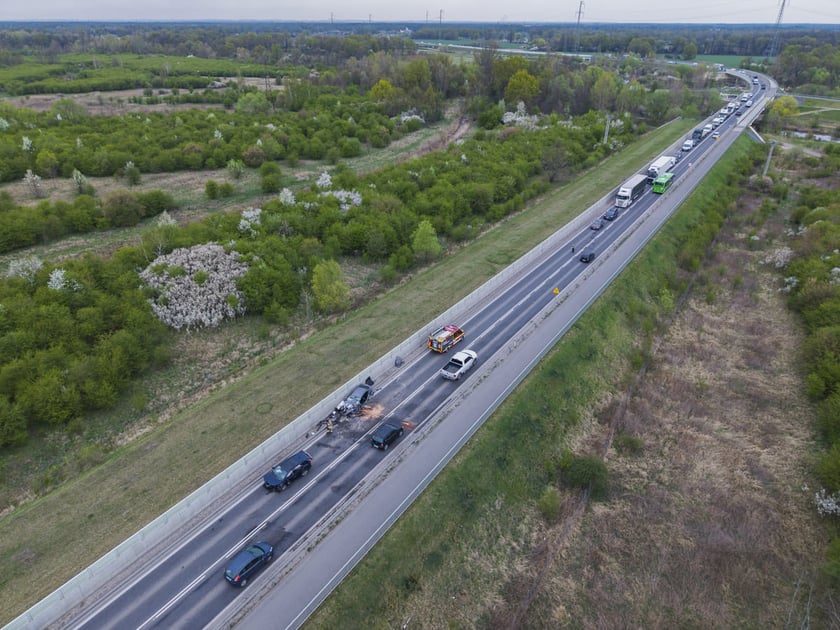Wypadek i utrudnienia w ruchu na Wschodniej Obwodnicy Wrocławia, 15.04.2025