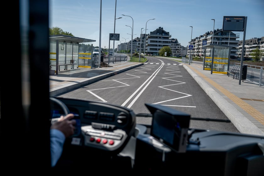 Przejazd wydzieloną trasą autobusową na Jagodno
