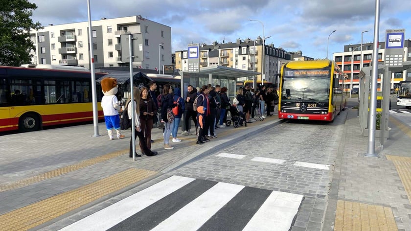 Nowa pętla "Jagodno P+R" to początek (lub koniec) nowej trasy autobusowej. O poranku MPK rozdawało pasażerom ulotki i kawę