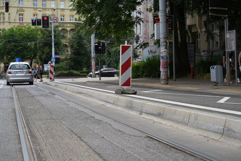 Przystanki wiedeńskie przy skrzyżowaniu ulic Sienkiewicza i Piastowskiej w przeddzień uruchomienia