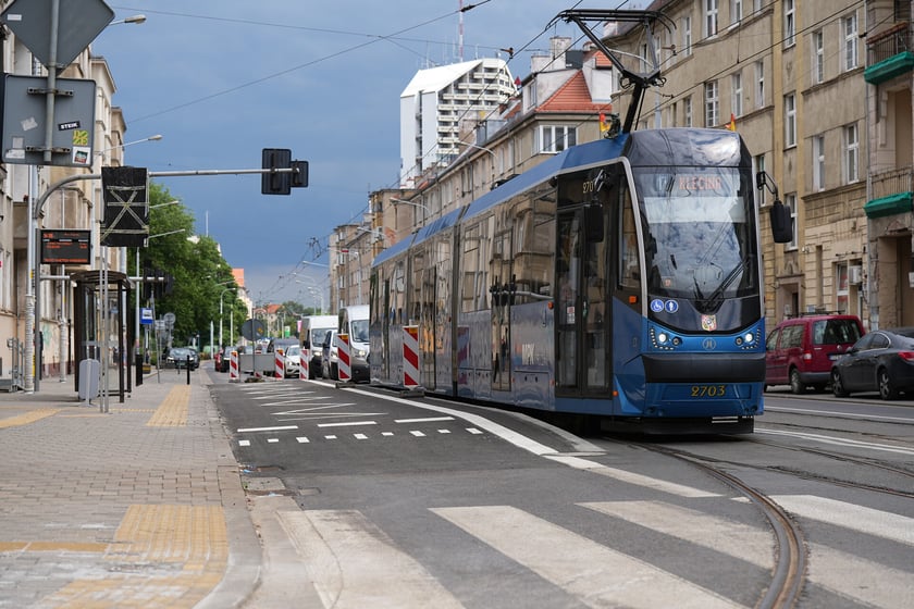 Przystanki wiedeńskie przy skrzyżowaniu ulic Sienkiewicza i Piastowskiej w przeddzień uruchomienia