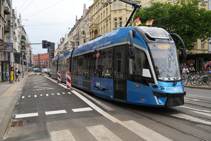 Przystanki wiedeńskie przy skrzyżowaniu ulic Sienkiewicza i Piastowskiej w przeddzień uruchomienia
