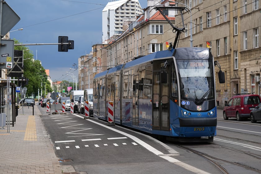 Przystanki wiedeńskie przy skrzyżowaniu ulic Sienkiewicza i Piastowskiej w przeddzień uruchomienia