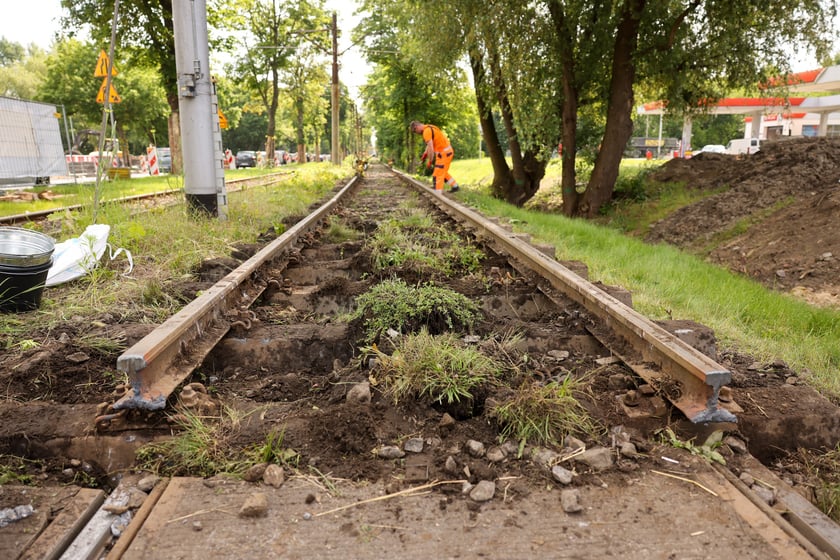 Remont torowiska na Kosmonautów rozpocżął się w sobotę 31 maja. Tramwaje na Leśnicę nie pojadą przez trzy miesiące