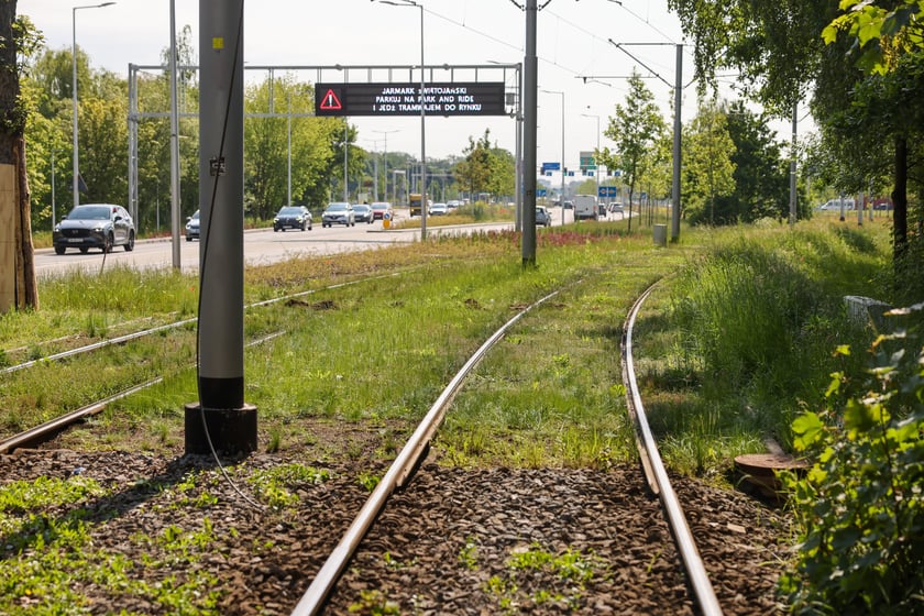 Remont torowiska na Kosmonautów rozpocżął się w sobotę 31 maja. Tramwaje na Leśnicę nie pojadą przez trzy miesiące