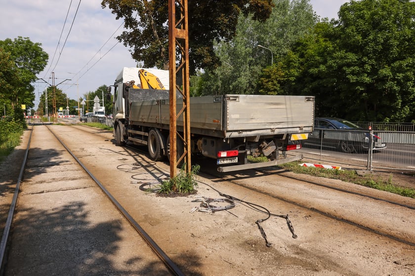 Remont torowiska na Kosmonautów rozpocżął się w sobotę 31 maja. Tramwaje na Leśnicę nie pojadą przez trzy miesiące