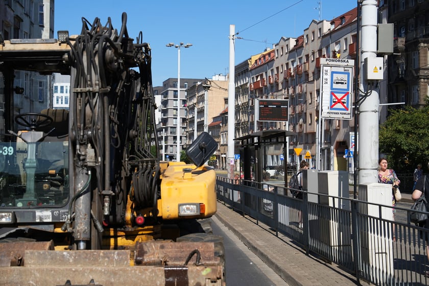 Na skrzyżowaniu ulic Pomorskiej i Dubois w sobotę 5 lipca rozpoczął się remont torowiska