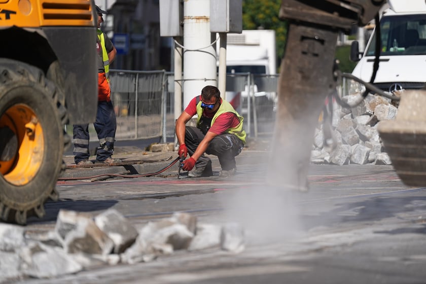 Na skrzyżowaniu ulic Pomorskiej i Dubois w sobotę 5 lipca rozpoczął się remont torowiska