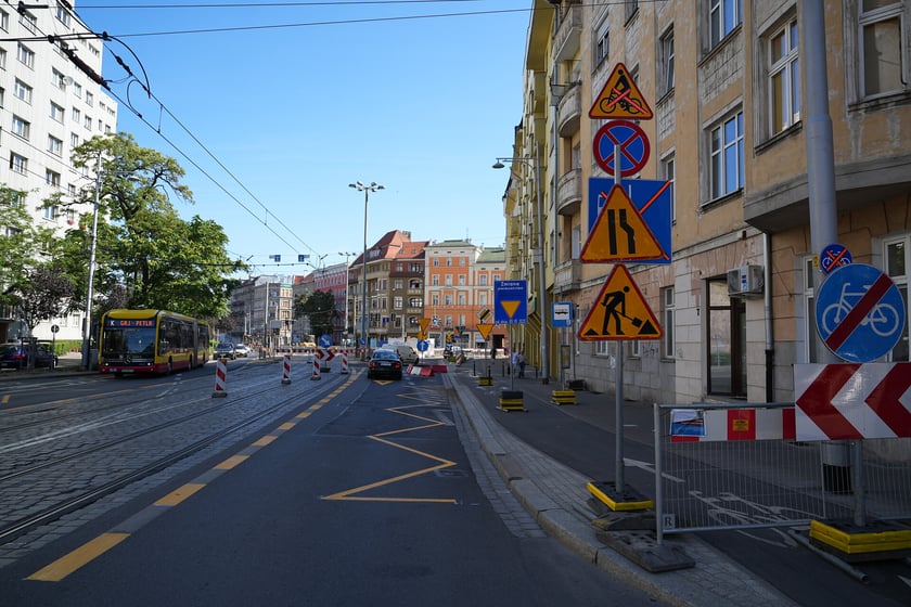 Na skrzyżowaniu ulic Pomorskiej i Dubois w sobotę 5 lipca rozpoczął się remont torowiska