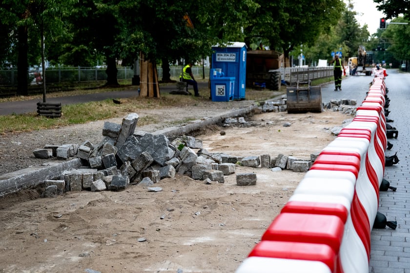 Prace na ul. Powstańców Śląskich we Wrocławiu, 15 lipca 2025