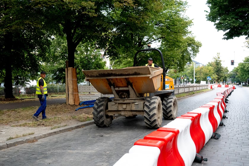 Prace na ul. Powstańców Śląskich we Wrocławiu, 15 lipca 2025