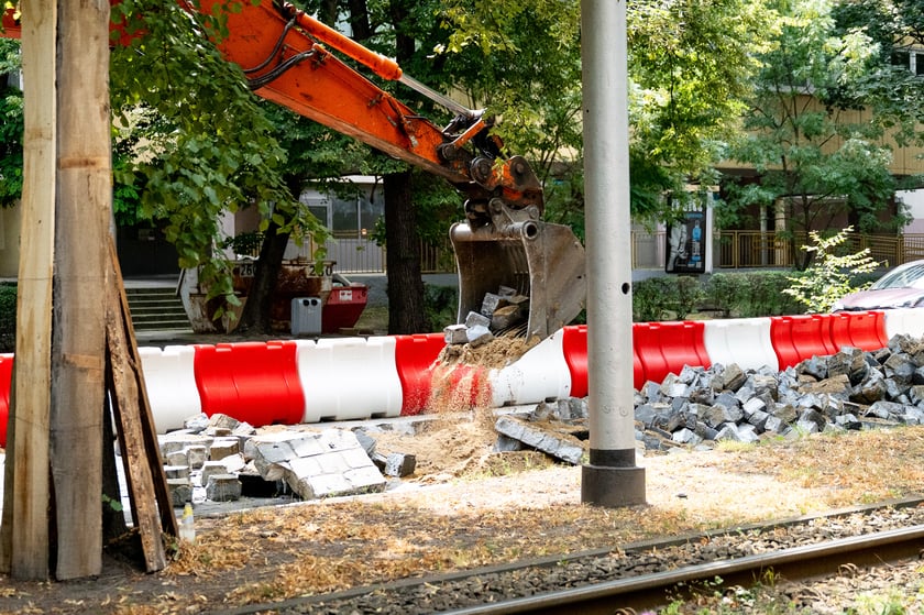 Prace na ul. Powstańców Śląskich we Wrocławiu, 15 lipca 2025