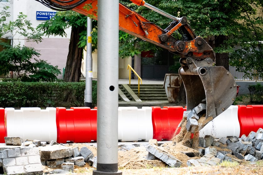 Prace na ul. Powstańców Śląskich we Wrocławiu, 15 lipca 2025
