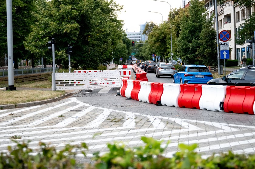 Prace na ul. Powstańców Śląskich we Wrocławiu, 15 lipca 2025
