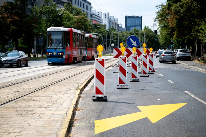 Prace na ul. Powstańców Śląskich we Wrocławiu, 15 lipca 2025