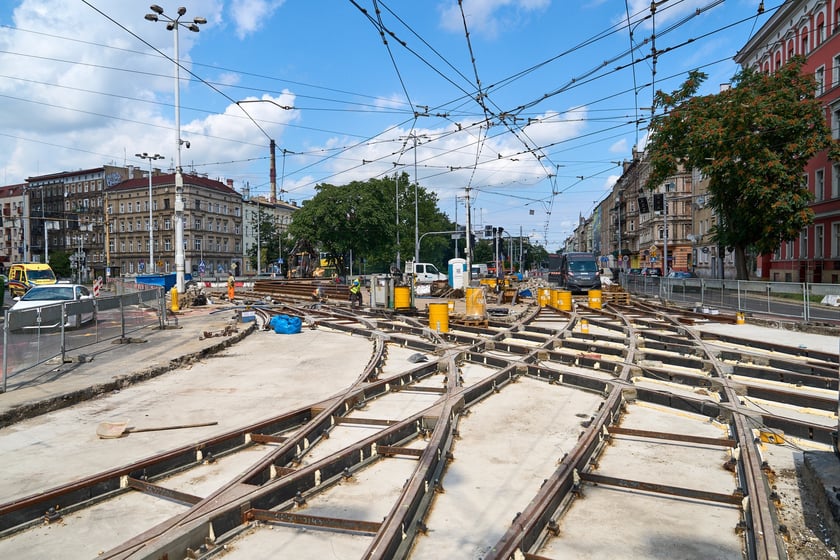 Remont torowiska na skrzyżowaniu Pomorska-Dubois