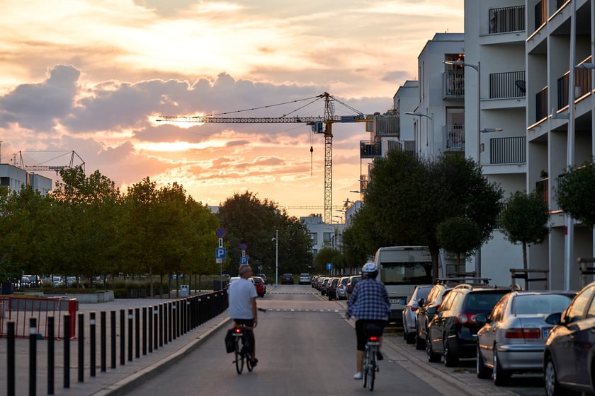 Aleja Architektów i jej otoczenie - istniejące i powstające budynki na Nowych Żernikach na osiedlu Leśnica