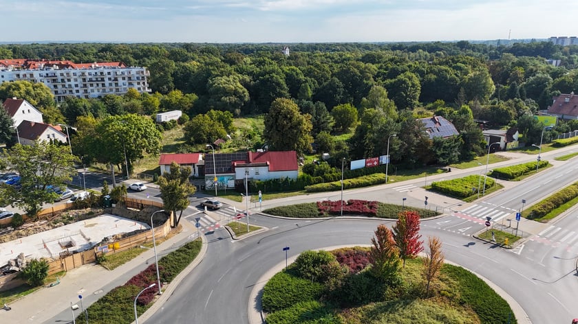 Widok na działkę Develii i okolice - rondo Bartoszewskiego i ulicę Pilczycką