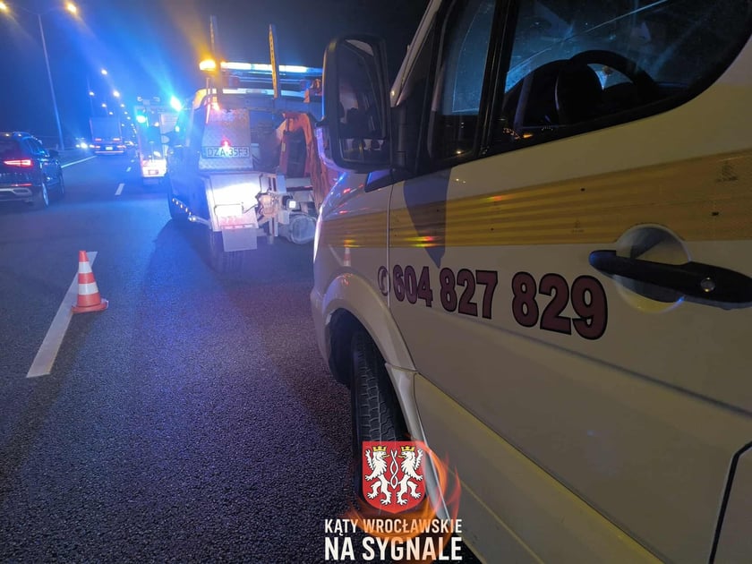 Wypadek na AOW - zderzyły się cztery samochody w tym osob&oacute;wka i trzy ciężarowe - 18 września