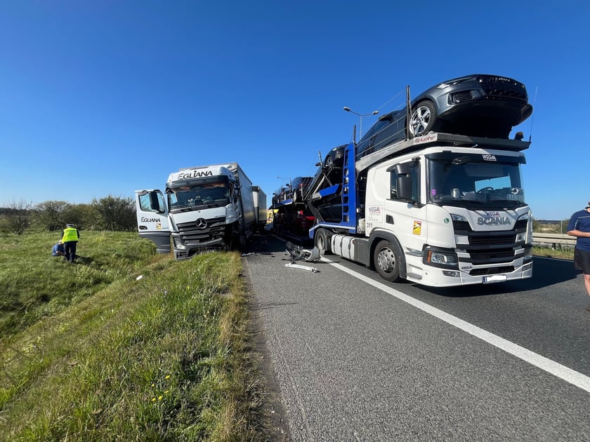 Zderzenie samochodów na S8 na wysokości Oleśnicy