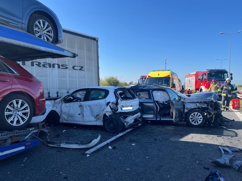 Zderzenie samochodów na S8 na wysokości Oleśnicy