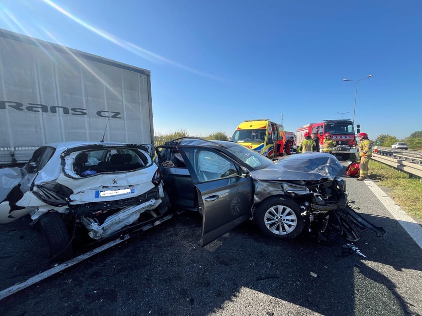 Zderzenie samochodów na S8 na wysokości Oleśnicy