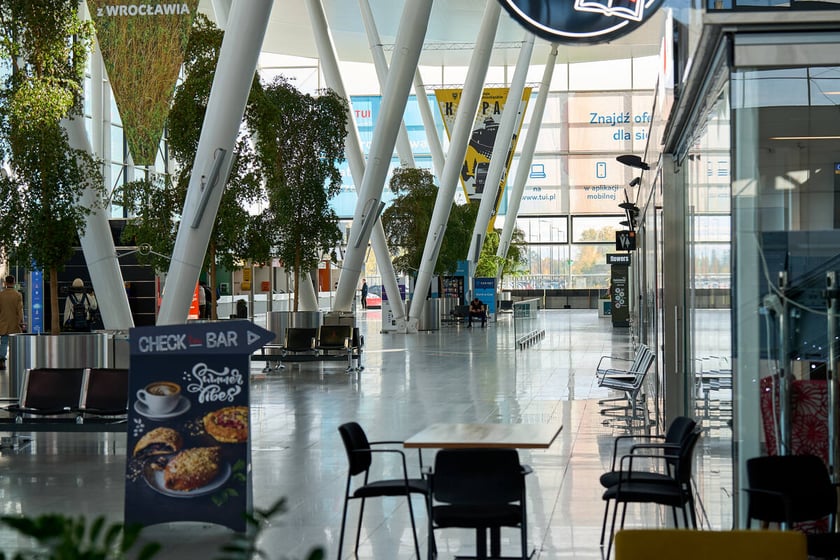 Wrocławskie lotnisko zamknięte do 4 grudnia 2025. Pusty terminal. Wrocław, 26.10.2025