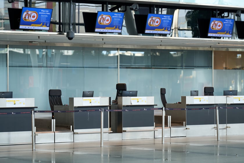 Wrocławskie lotnisko zamknięte do 4 grudnia 2025. Pusty terminal. Wrocław, 26.10.2025