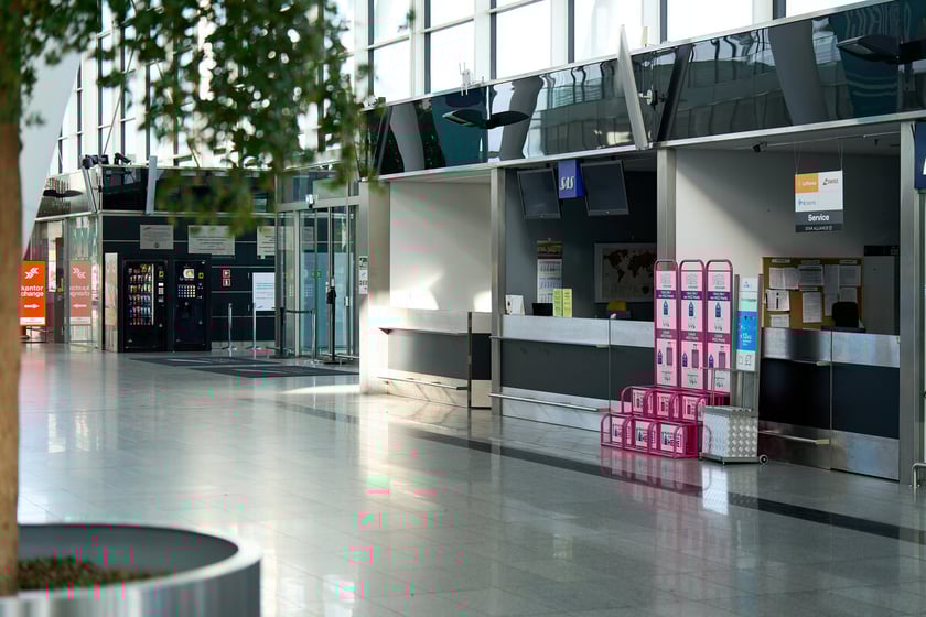 Wrocławskie lotnisko zamknięte do 4 grudnia 2025. Pusty terminal. Wrocław, 26.10.2025