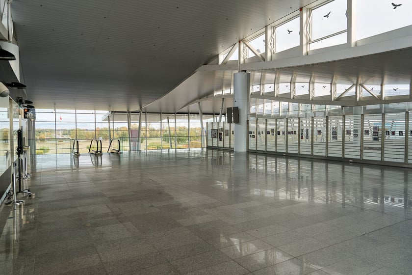 Wrocławskie lotnisko zamknięte do 4 grudnia 2025. Pusty terminal. Wrocław, 26.10.2025
