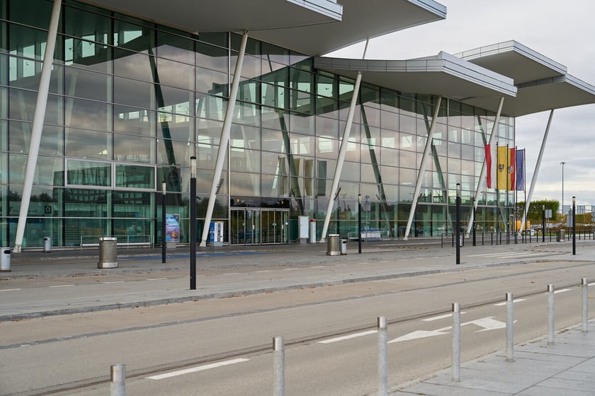 Wrocławskie lotnisko zamknięte do 4 grudnia 2025. Pusty terminal. Wrocław, 26.10.2025