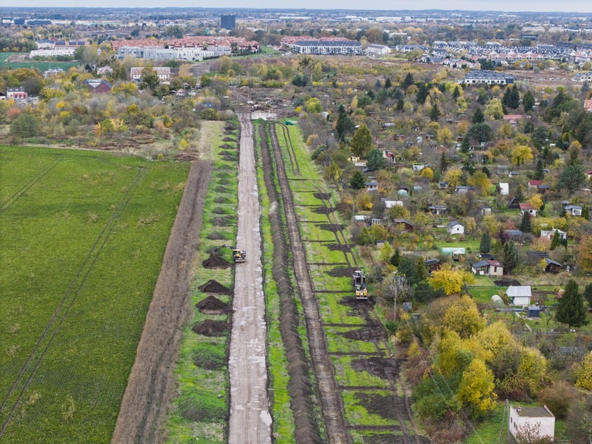 Widok na teren budowy Wschodniej Obwodnicy Wrocławia od strony ul. Grota-Roweckiego&nbsp;