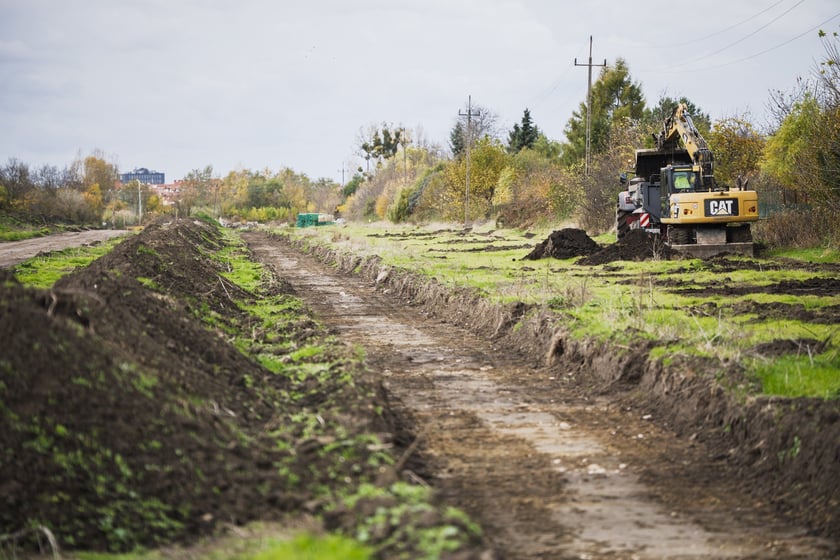 Widok na teren budowy Wschodniej Obwodnicy Wrocławia od strony ul. Grota-Roweckiego&nbsp;