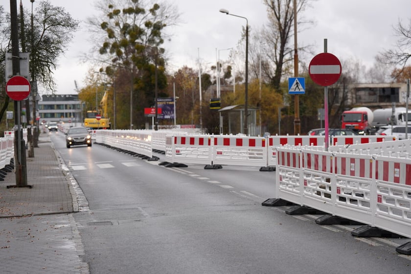 Budowa trasy autobusowo-tramwajowej na Swojczyce. Utrudnienia w ruchu. Wrocław, 15.11.2025