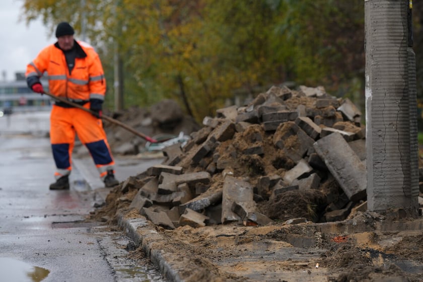 Budowa trasy autobusowo-tramwajowej na Swojczyce. Utrudnienia w ruchu. Wrocław, 15.11.2025