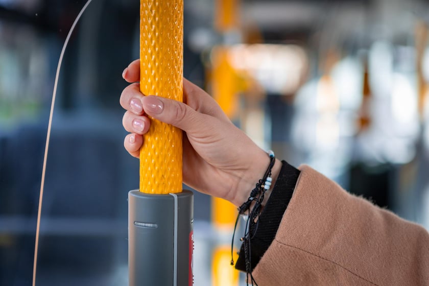 Prezentacja nowych aglomeracyjnych mercedesów pod Halą Stulecia, 14 listopada 2025